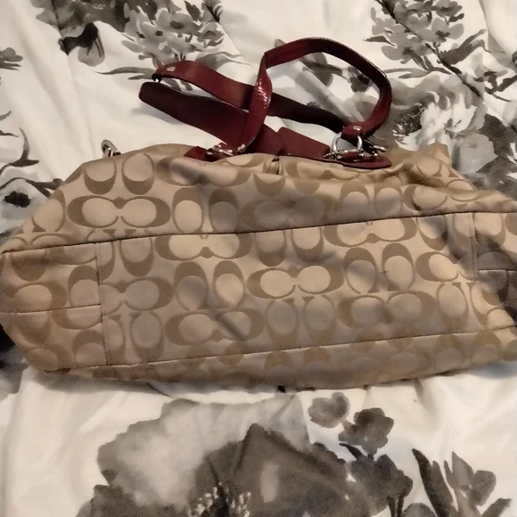 Beige and Burgundy coach handbags - Picture 4 of 5